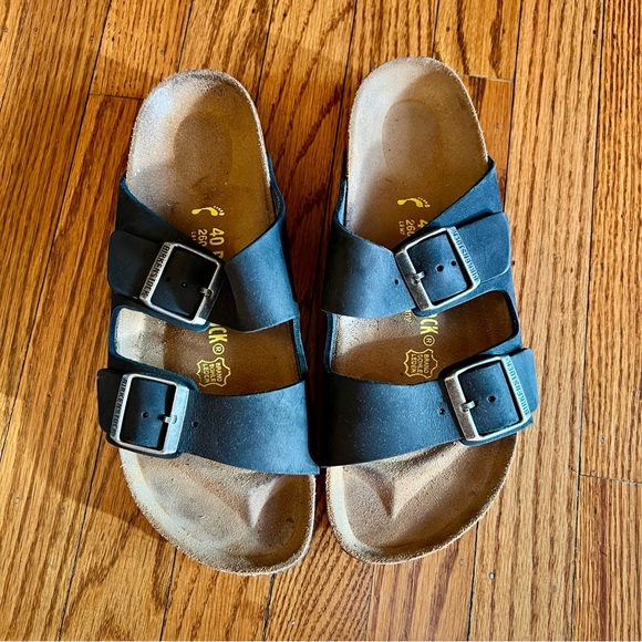 Birkenstock Shoes - Size: 40 (Ladies size: 9, Men size: 7) // Birkenstocks